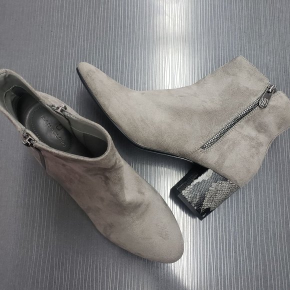 Bandolino Shoes - NWOB Bandolino women's size 10M gray boots with snake print heels